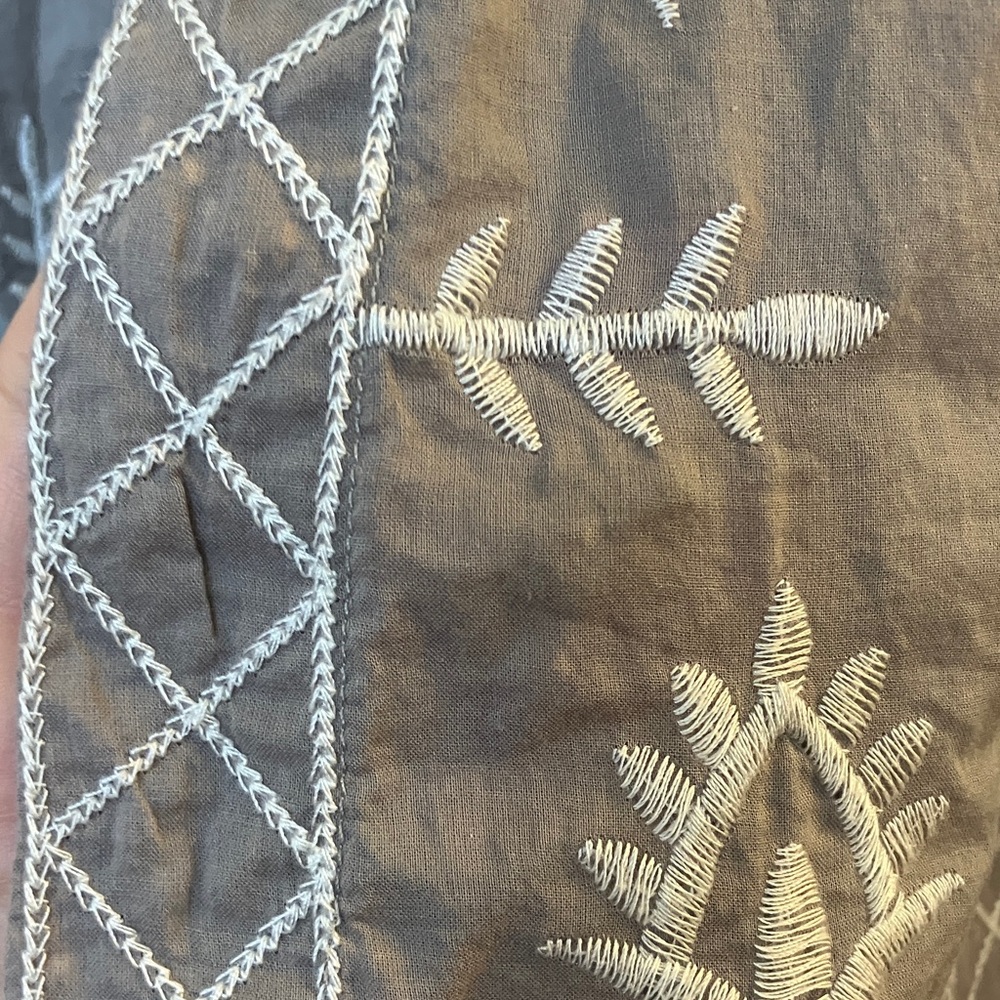 Monoreno Gray Tunic with White Embroidery - Picture 5 of 7
